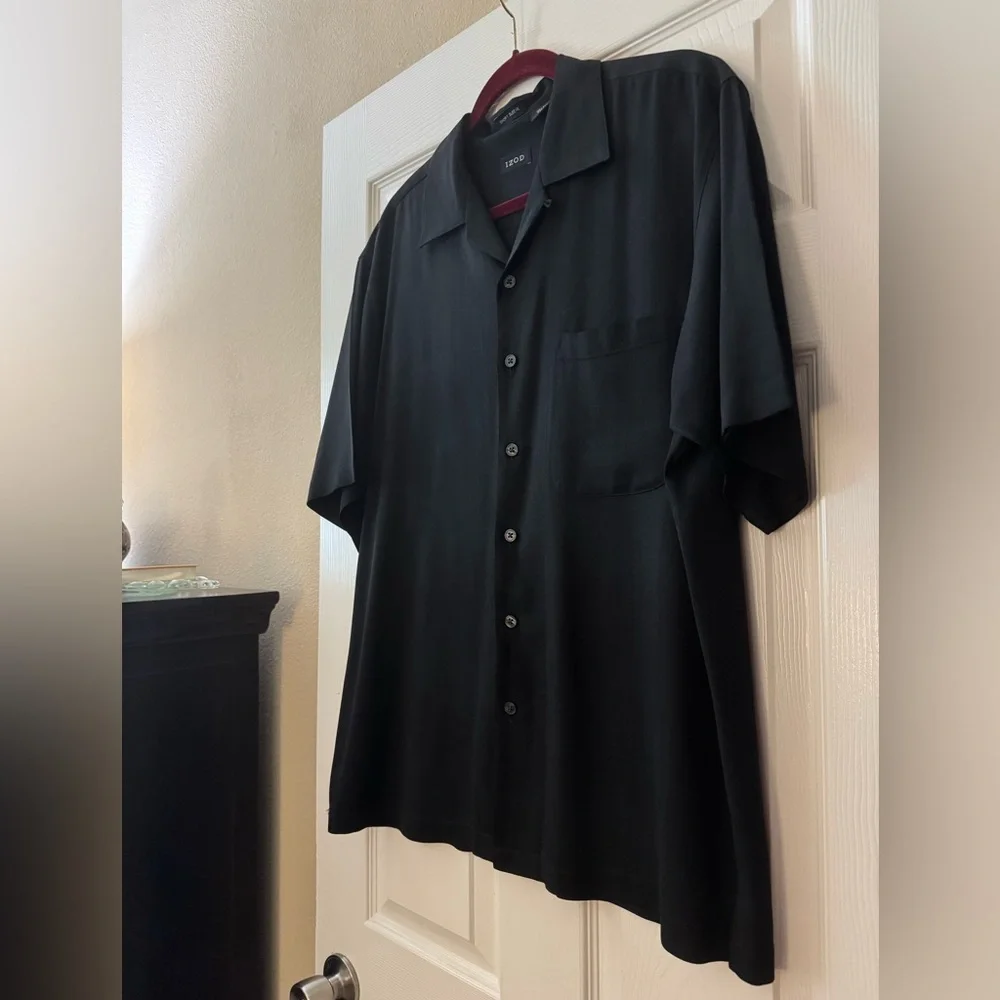 Izod Short-Sleeve, Button-Down Silk Camp Shirt in Black - Picture 3 of 6
